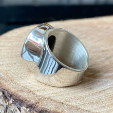 Cargar imagen en el visor de la galería, Anillo de plata 0.925 con Ónix labrado. Talla 6 y talla 7.
