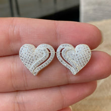 Cargar imagen en el visor de la galería, Aretes de Corazón en Plata 0.925 y Zirconias en corte Pavé
