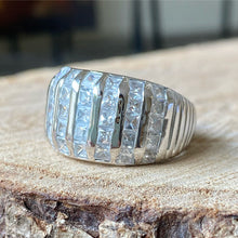 Cargar imagen en el visor de la galería, Anillo de Plata 0.925 Italiana con Zirconias. Disponible en talla 8.5
