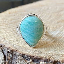 Cargar imagen en el visor de la galería, Anillo de Plata 0.925 con Jade. Disponible en talla 8.5
