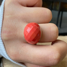 Cargar imagen en el visor de la galería, Anillo de Plata 0.925 con Coral Naranja. Disponible en talla 7, 7.5, 8 y 8.5
