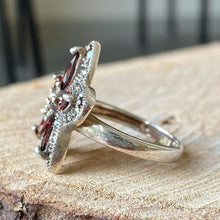 Cargar imagen en el visor de la galería, Anillo de plata 0.925 con Granates y Acerinas. Disponible en talla 6 y talla 6.5
