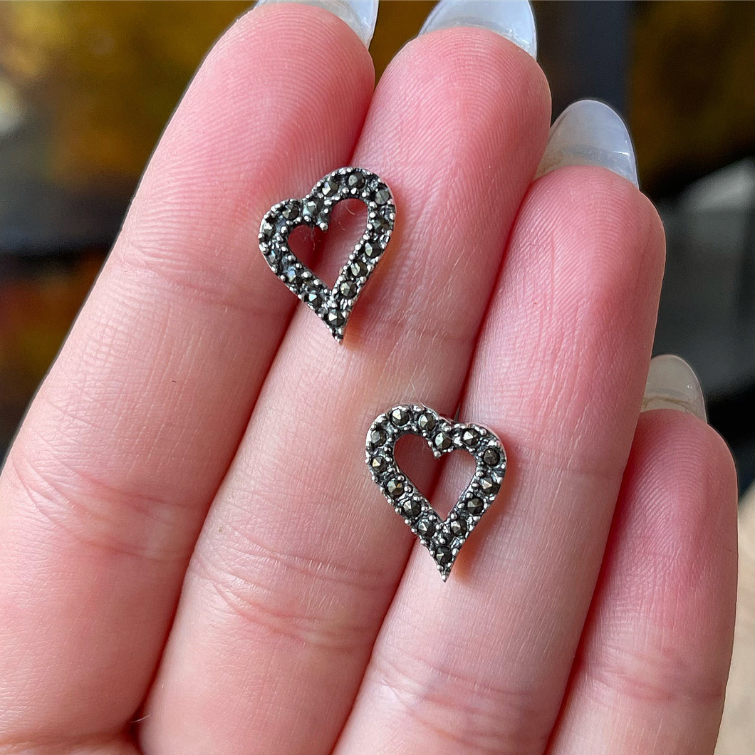 Aretes de corazón en Plata 0.925 con Acerinas