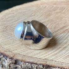 Cargar imagen en el visor de la galería, Anillo de plata 0.925 con Perla Natural. Talla 9.
