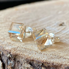 Cargar imagen en el visor de la galería, Aretes de Plata 0.925 con Cubitos de Cristal
