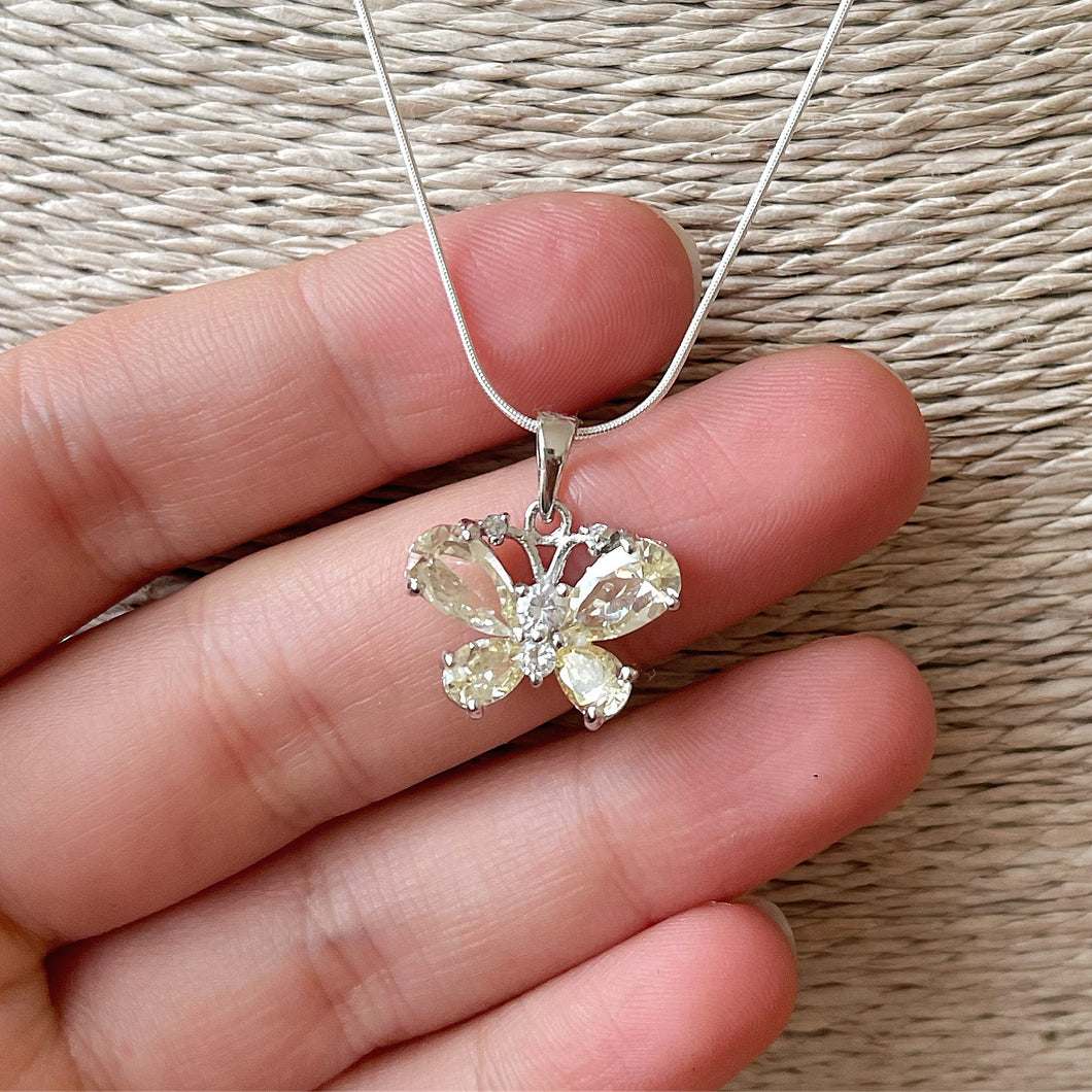 Dije de Mariposa en Plata 0.925 con Zirconias y Cristales