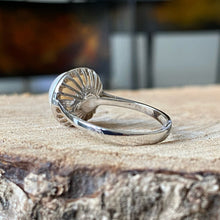 Cargar imagen en el visor de la galería, Anillo de plata 0.925 con Perla Natural. Talla 6.
