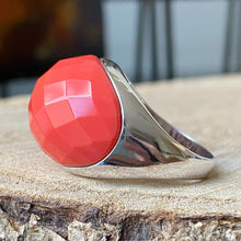 Cargar imagen en el visor de la galería, Anillo de Plata 0.925 con Coral Naranja. Disponible en talla 7, 7.5, 8 y 8.5
