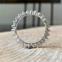 Cargar imagen en el visor de la galería, Anillo Eternity en plata 0.925 y Zirconias. Disponible en talla 6
