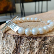 Cargar imagen en el visor de la galería, Pulsera de Cruz en plata 0.925 con Perlas Naturales
