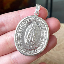 Cargar imagen en el visor de la galería, Dije de la Medalla de la Virgen de Guadalupe en Plata .925
