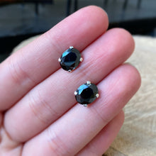 Cargar imagen en el visor de la galería, Aretes de plata 0.925 con Cristales Facetados
