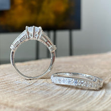 Cargar imagen en el visor de la galería, Juego de anillo de compromiso y argolla de matrimonio en Plata 0.925 con Zirconias. Disponible en talla 7
