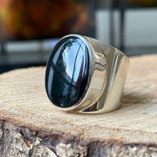 Cargar imagen en el visor de la galería, Anillo de plata 0.925 con Ónix. Disponible en talla 5.5.
