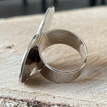 Cargar imagen en el visor de la galería, Anillo de Diseñador en Plata Peruana 0.950. Disponible en talla 7 y 7.5
