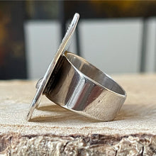 Cargar imagen en el visor de la galería, Anillo de Diseñador en Plata Peruana 0.950. Disponible en talla 7 y 7.5
