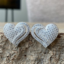 Cargar imagen en el visor de la galería, Aretes de Corazón en Plata 0.925 y Zirconias en corte Pavé
