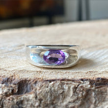 Cargar imagen en el visor de la galería, Anillo de plata 0.925 con Cristal Púrpura. Disponible en talla 6.5 y talla 7
