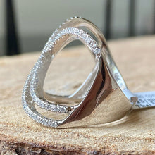 Cargar imagen en el visor de la galería, Anillo de plata 0.925 con Zirconias. Disponible en talla 7.
