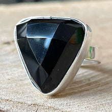 Cargar imagen en el visor de la galería, Anillo de Plata 0.925 con Ónix Facetado. Ajustable a cualquier talla.
