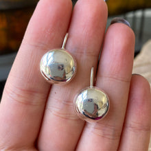 Cargar imagen en el visor de la galería, Aretes de óvalo colgante en plata 0.925
