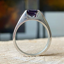 Cargar imagen en el visor de la galería, Anillo de Plata 0.925 con Zirconia Púrpura. Disponible en talla 5.5 y 6
