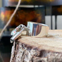 Cargar imagen en el visor de la galería, Anillo de plata peruana 0.950. Disponible en talla 7, talla 8 y talla 9.
