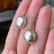 Cargar imagen en el visor de la galería, Aretes de óvalo colgante en plata 0.925
